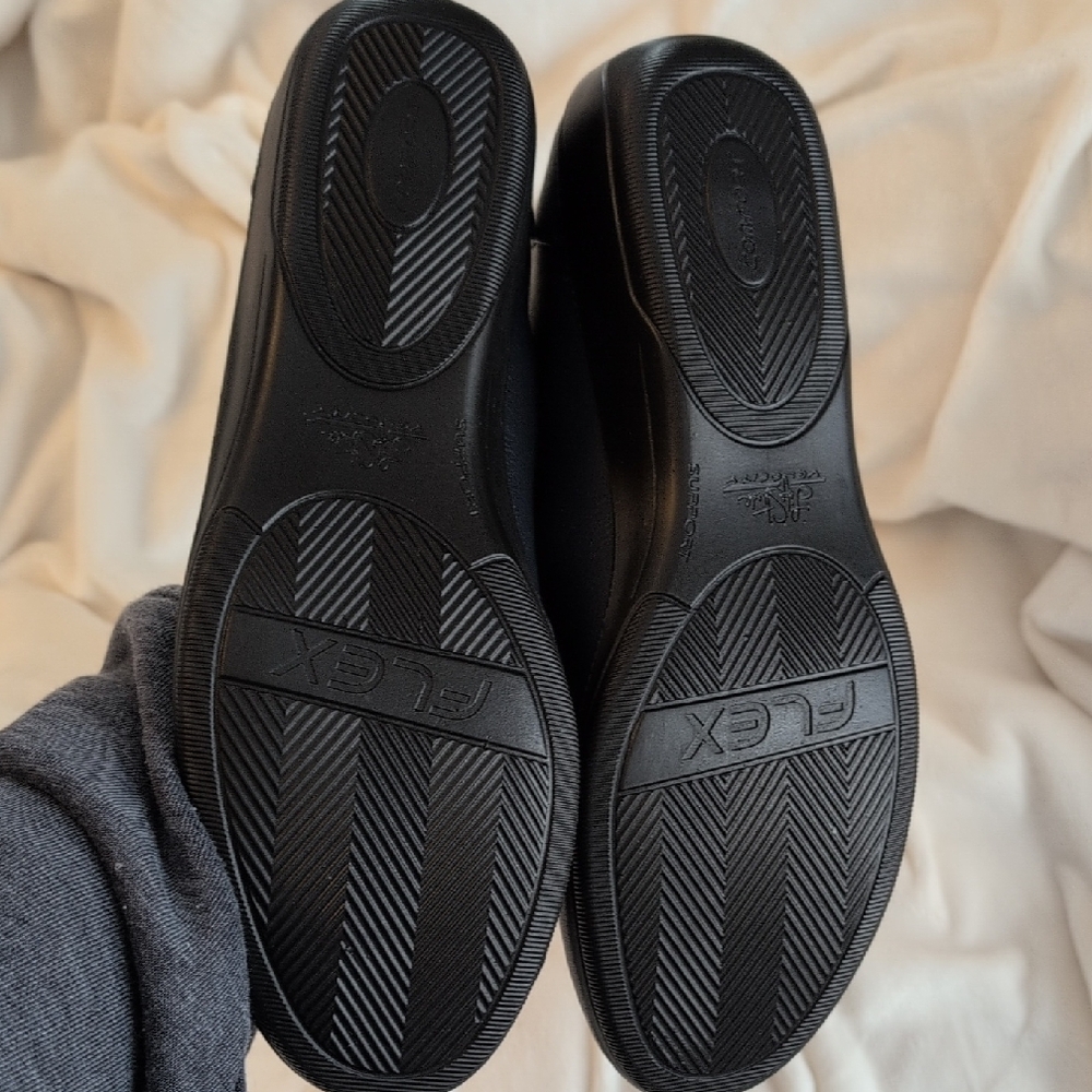 Life Stride Black Women's Slip-On Knot Ballet Flats - Picture 4 of 5
